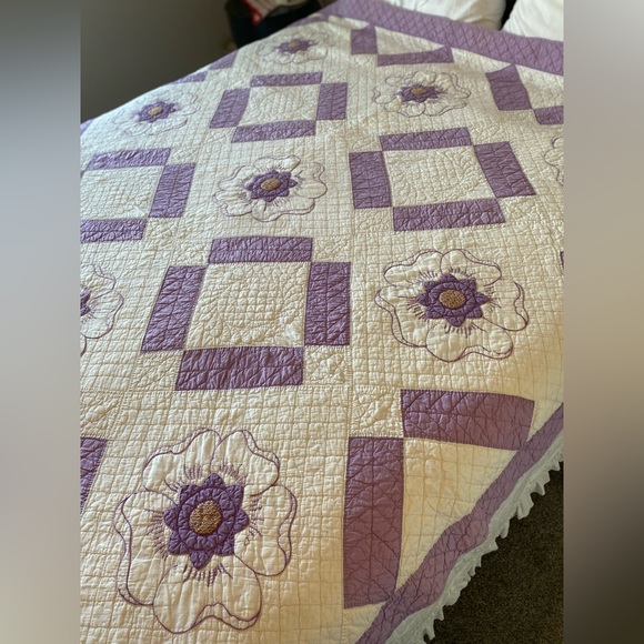 Handmade Lavender Quilt with large Flowers! 74”/92” - Picture 6 of 9